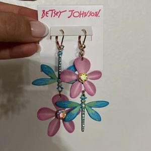 🩵Betsey Johnson Dragonfly Mismatch Rhinestone Earrings Gold Pink Blue NWT $48🩵
